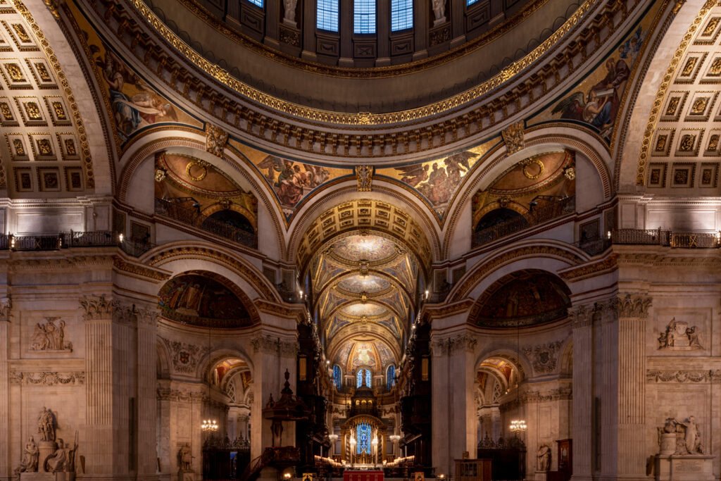 St Pauls Cathedral: London’s Iconic Masterpiece of History and Architecture 4 The Whispering Gallery inside St. Pauls Cathedral